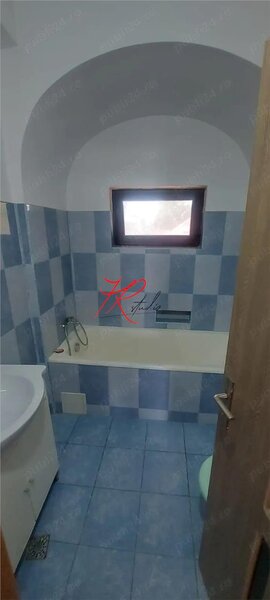 Obor, vanzare apartament 3 camere, bloc mic.